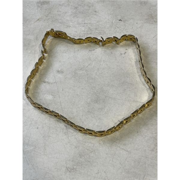 VINTAGE LADIES GOLD TONE BELT, SHOWS SIGNS OF WEAR, STAMPED GUCCI ITALY, NOT BELIEVED TO BE AUTHENTI