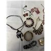 Image 2 : LOT OF ASSORTED JEWELRY