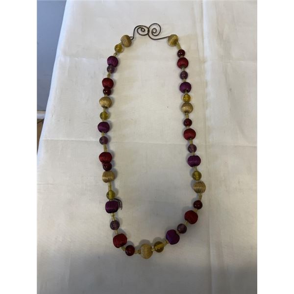UNUSUAL VINTAGE BEADS NECKLACE