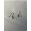 Image 6 : 6 PAIRS OF MISC SILVER AND STERLING SILVER W/ PEARLS AND BEADS DANGLE EARRINGS