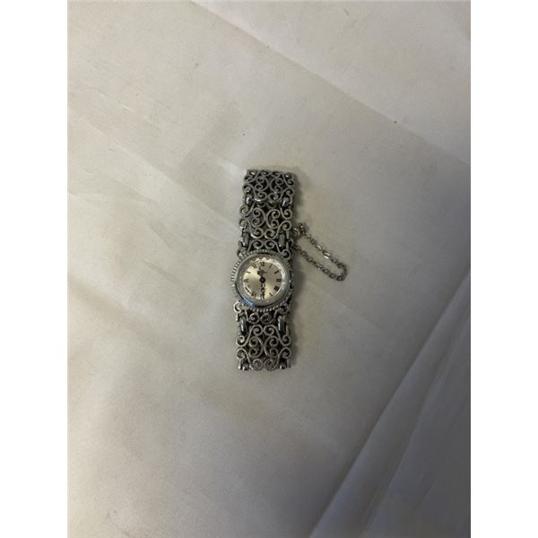 VINTAGE VENDOME MECHANICAL WIND UP WATCH 17 JEWELS ORIGINAL BRACELET W/ SAFETY CHAIN, WORKING