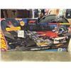 Image 3 : TWO HOT WHEELS FORMULA 1 RACING SETS ONLY MISSING ONE EXTRA CAR 5 OF 6 ARE ACCOUNTED FOR