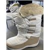 Image 2 : 2 PAIRS OF WOMENS BOOTS AND PAIR OF SLIPPERS SIZE 10