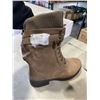 Image 5 : 2 PAIRS OF WOMENS BOOTS AND PAIR OF SLIPPERS SIZE 10