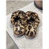 Image 6 : 2 PAIRS OF WOMENS BOOTS AND PAIR OF SLIPPERS SIZE 10