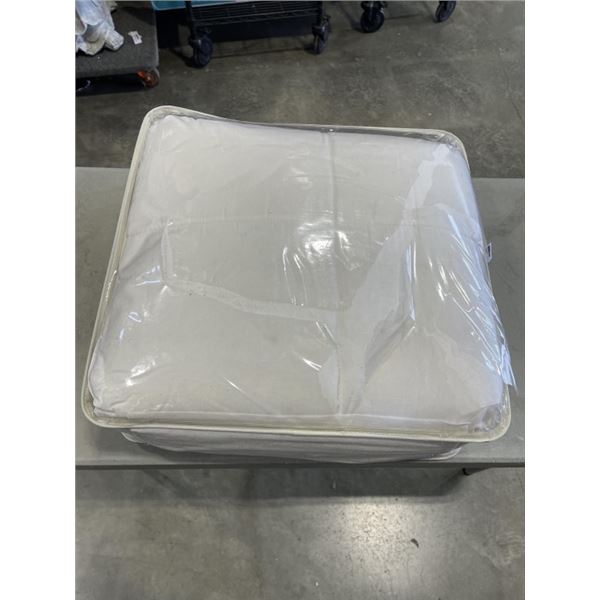 NEW KINGSIZE WHITE GOOSE DOWN DUVET