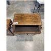 Image 2 : 2 VINTAGE SIDE TABLES