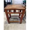 Image 4 : 2 VINTAGE SIDE TABLES