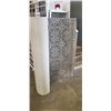Image 1 : GREY AREA CARPET - APPROX 5x7