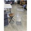 Image 3 : 3 PLASTIC ORGANIZER, METAL BATHROOM SHELF, AND FOLDING STOOL