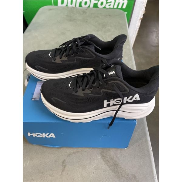 NEW WOMENS HOKA SIZE 9 RUNNING SHOES