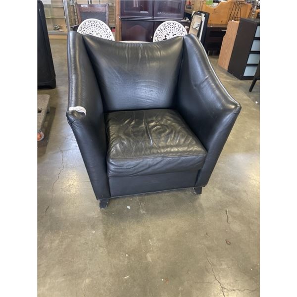 BLACK OVERSIZE LEATHER CHAIR