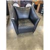 Image 1 : BLACK OVERSIZE LEATHER CHAIR