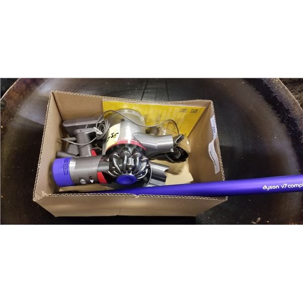 DYSON V7 COMPLETE CORDLESS STICK VACUUM - TESTED WORKING