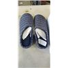 Image 2 : 2 NEW PAIRS OF WOMENS BOOTS AND SLIPPERS SIZE 7