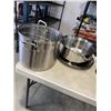 Image 1 : 2 LARGE STAINLESS POTS W/ LIDS AND STAINLESS TRAY
