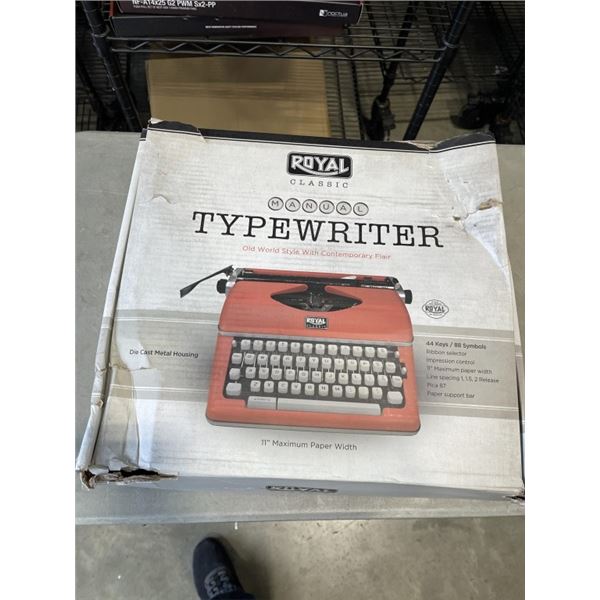 ROYAL CLASSIC MANUAL TYPEWRITER