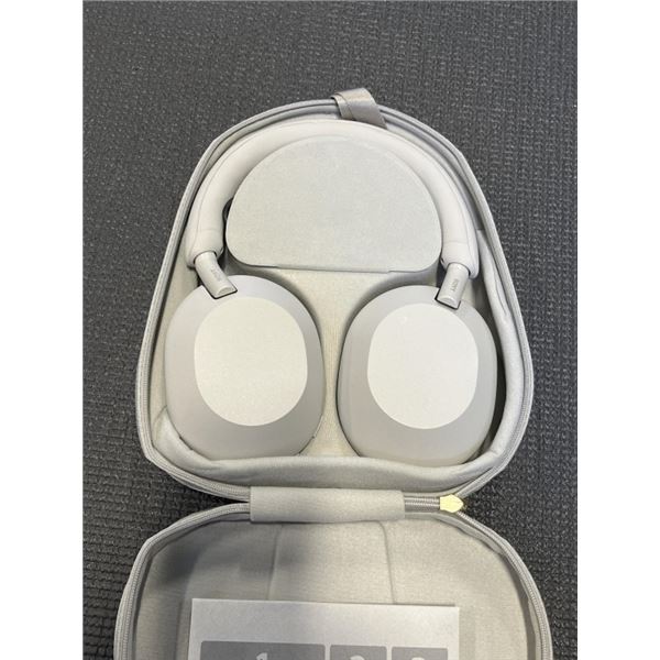 SONY WH1000XM5 PREMIUM ACTIVE NOISE CANCELLING OVER EAR BLUETOOTH HEADPHONES - TESTED WORKING, RETAI
