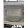 Image 3 : AS NEW AVANTI 0.9 CU FT 900W MICROWAVE - TESTED WORKING, RETAIL $159