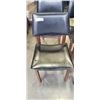 Image 2 : 6 MCM HONDERICH FURNITURE WALNUT AND BLACK LEATHER DINING CHAIRS