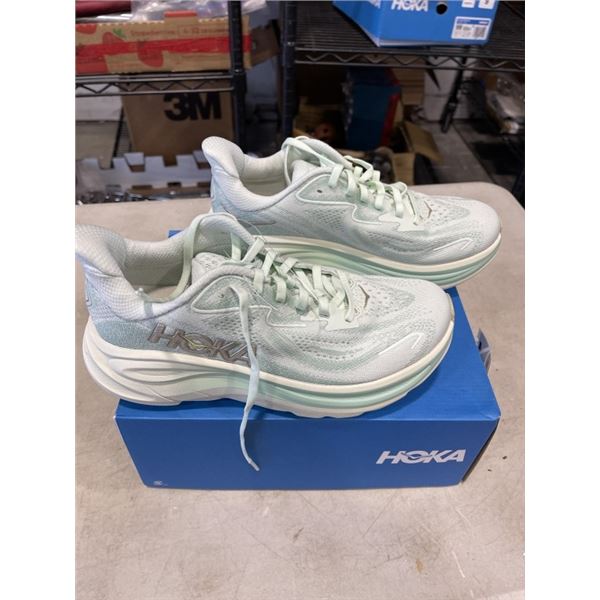 NEW HOKA SIZE 7.5 RUNNING SHOES