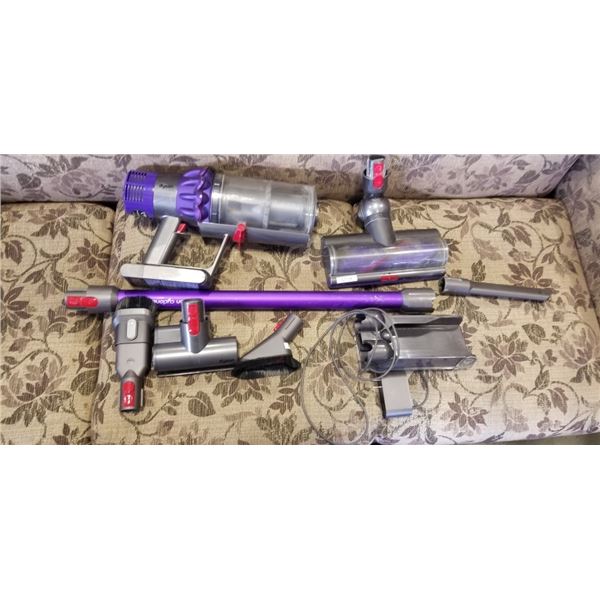 DYSON CYCLONE V10 ANIMAL CORDLESS STICK VACUUM - TESTED WORKING