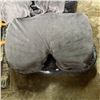 Image 3 : FIVE NEW HIGH DENSITY MEMORY FOAM CUSHIONS AND AUTOMOTIVE CLUB ANTI-THEFT DEVICES
