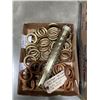 Image 3 : ASSORTED HOUSEHOLD DECOR AND DRAPERY RINGS.