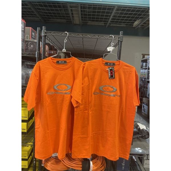 PAIR OF OAKLEY ORANGE T SHIRTS