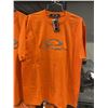 Image 2 : PAIR OF OAKLEY ORANGE T SHIRTS