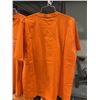 Image 3 : PAIR OF OAKLEY ORANGE T SHIRTS