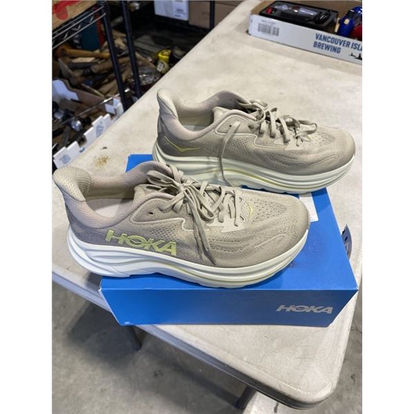 NEW HOKA SIZE 8.5 RUNNING SHOES