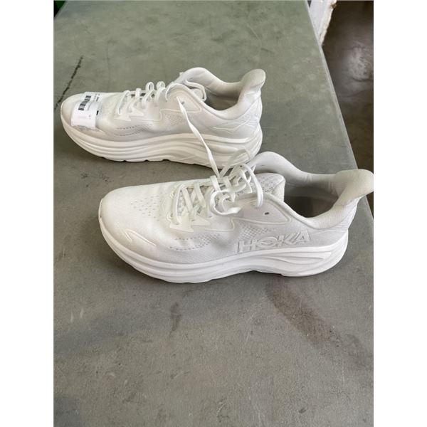 NEW MENS HOKA SIZE 10.5 RUNNING SHOES