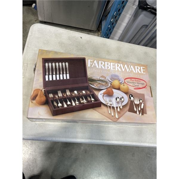 NEW FARBERWARE 44 PIECE GOLDPLATED FLATWARE SET
