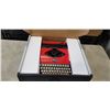 Image 2 : ROYAL CLASSIC MANUAL TYPEWRITER