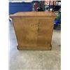 Image 4 : 2 VINTAGE 2 DOOR END TABLES W/ INSIDE DRAWER