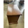 Image 5 : 2 VINTAGE 2 DOOR END TABLES W/ INSIDE DRAWER
