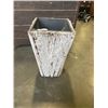 Image 1 : TREE BARK PLANTER POT