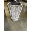 Image 3 : TREE BARK PLANTER POT