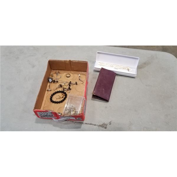 ASSORTED ESTATE VINTAGE JEWELLERY