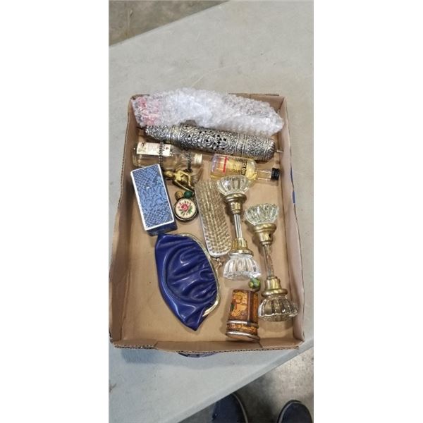 ASSORTED ANTIQUE COLLECTIBLES INCLYUDING CRYSTAL DOOR KNOBS