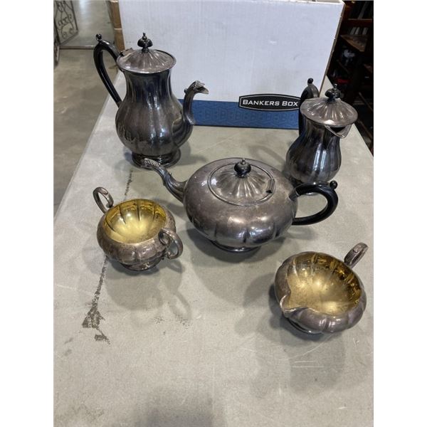 MARLBORO PLATE OLD ENGLISH TEA SET