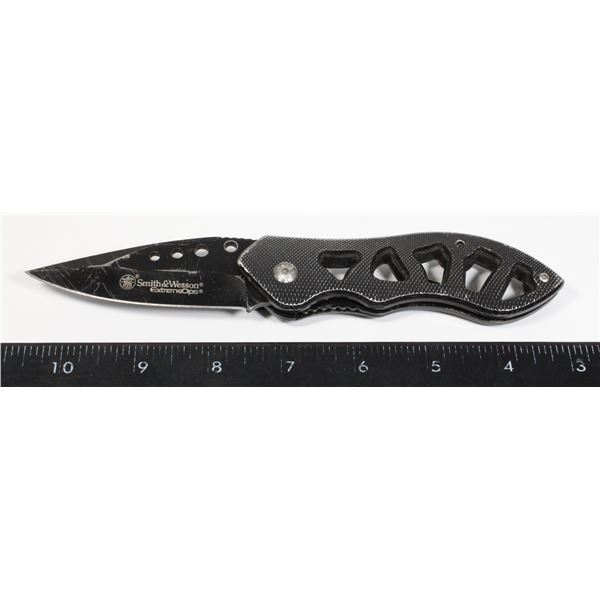 SMITH AND WESSON POCKET KNIFE