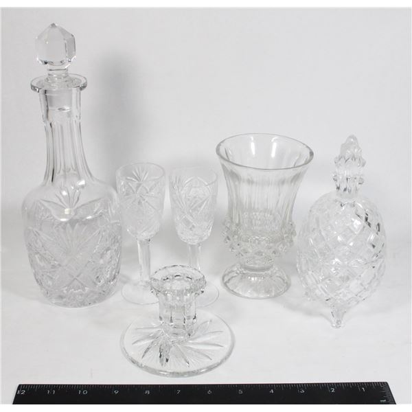BOX OF CRYSTAL GLASS + SMALL DECANTER
