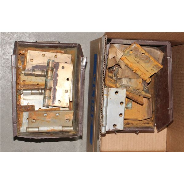 LOT OF DOOR HINGES