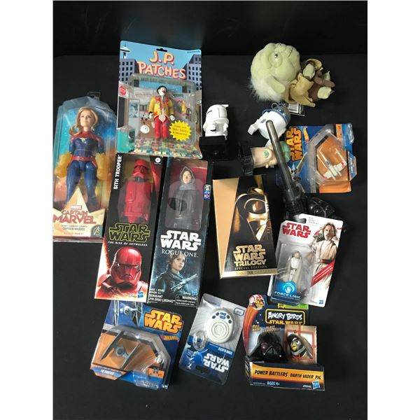 LOT OF MISCELLANEOUS ACTION FIGURES AND STAR WARS ITEMS