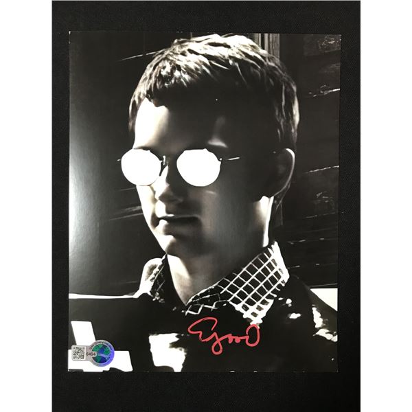 ELIJAH WOOD SIGNED SIN CITY 8X10 - WWOC COA