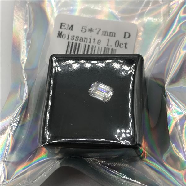 1 CT MOISSANITE EMERALD CUT GRADE D