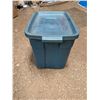 Image 2 : Rubber Maid Storage Tub