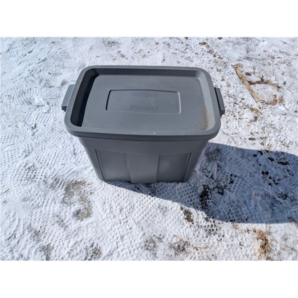 Rubbermaid Roughneck Storage Tub